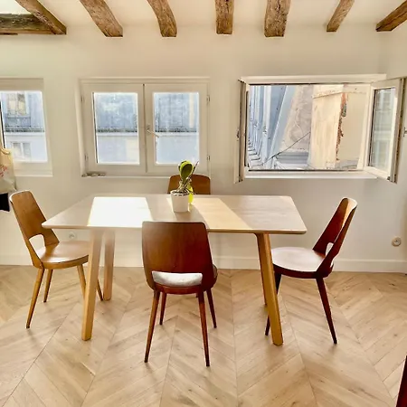 Apartment Quiet, Light-filled Renovated Paris