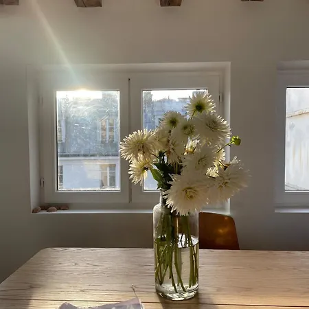 Lejlighed Quiet, Light-filled Renovated *