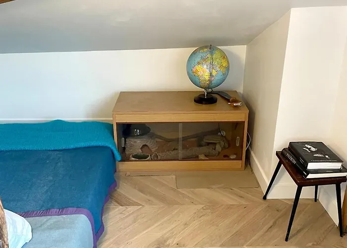 Quiet, Light-filled Renovated Appartement *