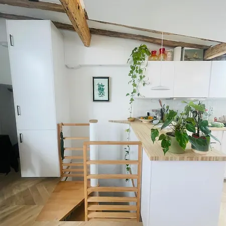 Apartament Quiet, Light-filled Renovated Paryż