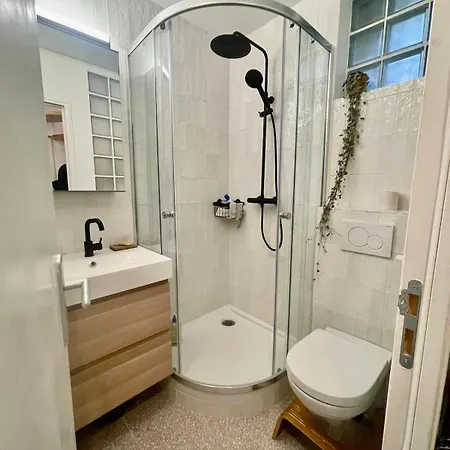 Apartament Quiet, Light-filled Renovated *