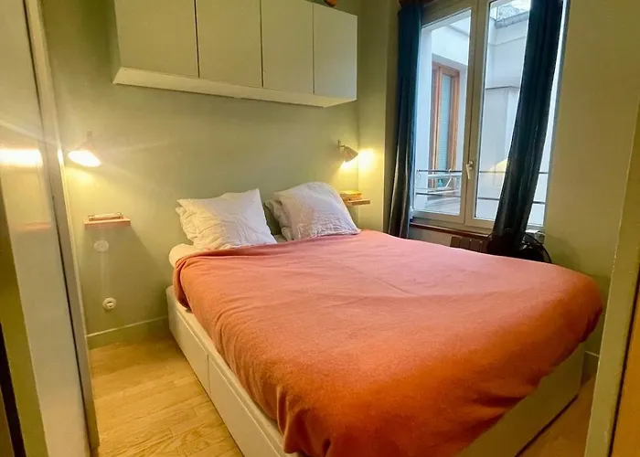 Quiet, Light-filled Renovated Апартаменты *